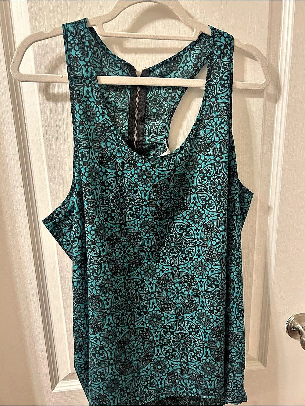 Ambiance Apparel Floral Sleeveless Top in Blue & Black Size Small Like New
